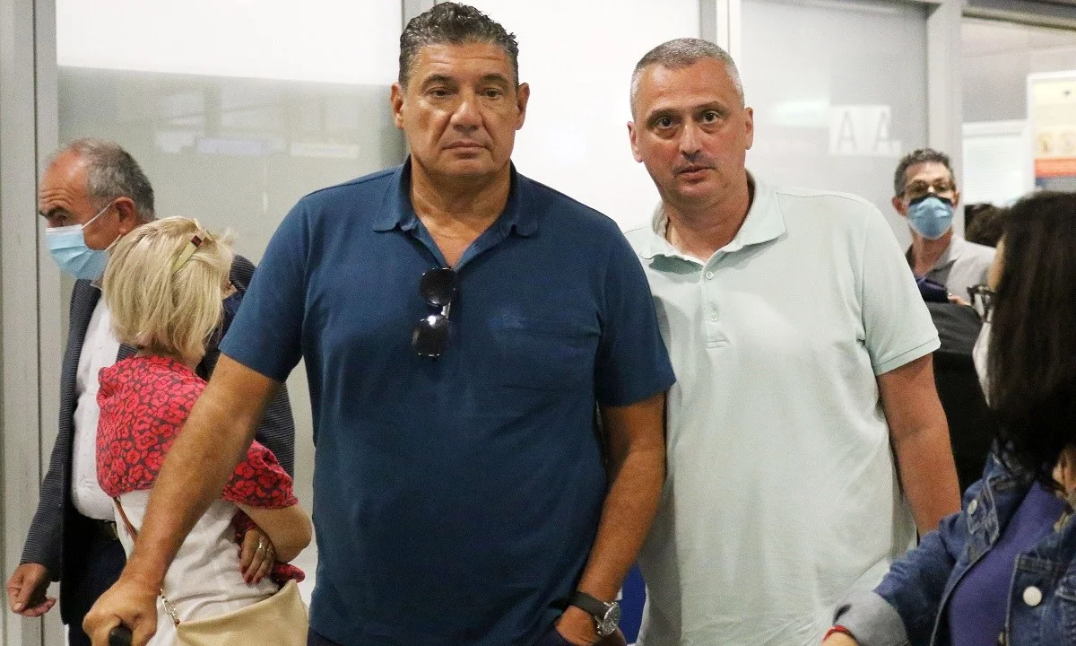 Δε χρειάζεται να είσαι «πανεπιστήμονας» (που έλεγε και ο Ντούσαν Ίβκοβιτς) του μπάσκετ και του ρεπορτάζ για να καταλάβεις ότι η άφιξη του Ντέγιαν Ράντονιτς στην Αθήνα, ξεκαθαρίζει δια παντός το θέμα του προπονητή στον Παναθηναϊκό.