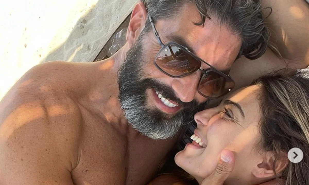 Μαρτίκας - Βρισηίδα: Τα καυτά φιλιά ανάμεσα στους δύο πρώην παίκτες του Survivor, σε παραλία της Χαλκιδικής, επιβεβαιώνουν τον έρωτα που ζουν