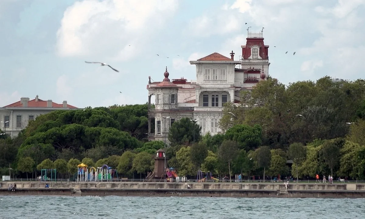 Στο... σφυρί βγάζουν οι Τούρκοι τη «στοιχειωμένη Βίλα», που φτιάχτηκε για Τούρκο πασά ο οποίος πέθανε εξόριστος στην Ρόδο.