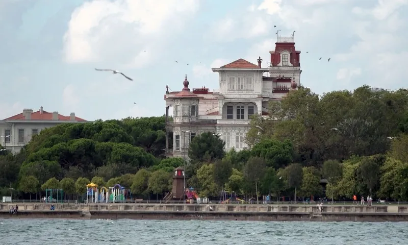 Οι Τούρκοι πουλάνε την έπαυλη που έφτιαξαν Έλληνες με λιωμένο χρυσό