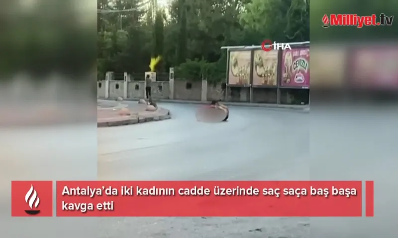 Νεαρές Τουρκάλες πλακώθηκαν στο ξύλο στη μέση του δρόμου - Προσοχή σκληρές εικόνες (vid)