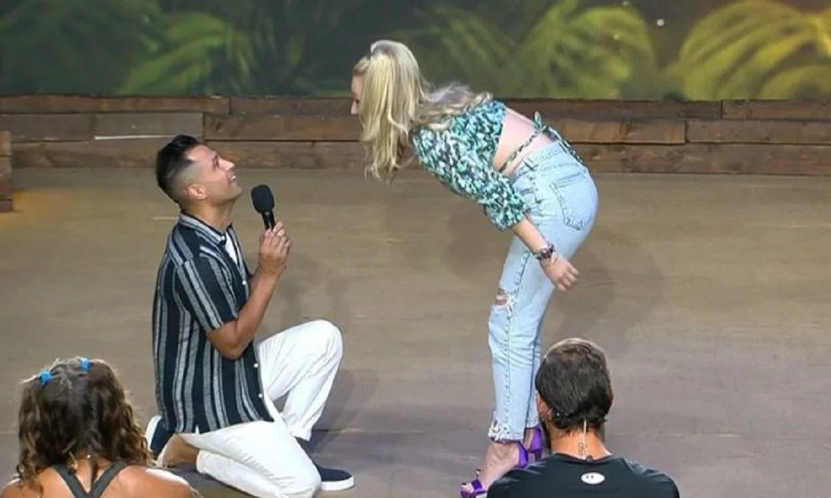 Survivor 5/7: Ο Γιάννης Τσολάκης έκανε πρόταση γάμου την αγαπημένη του και άφησε τους πάντες κατενθουσιασμένους