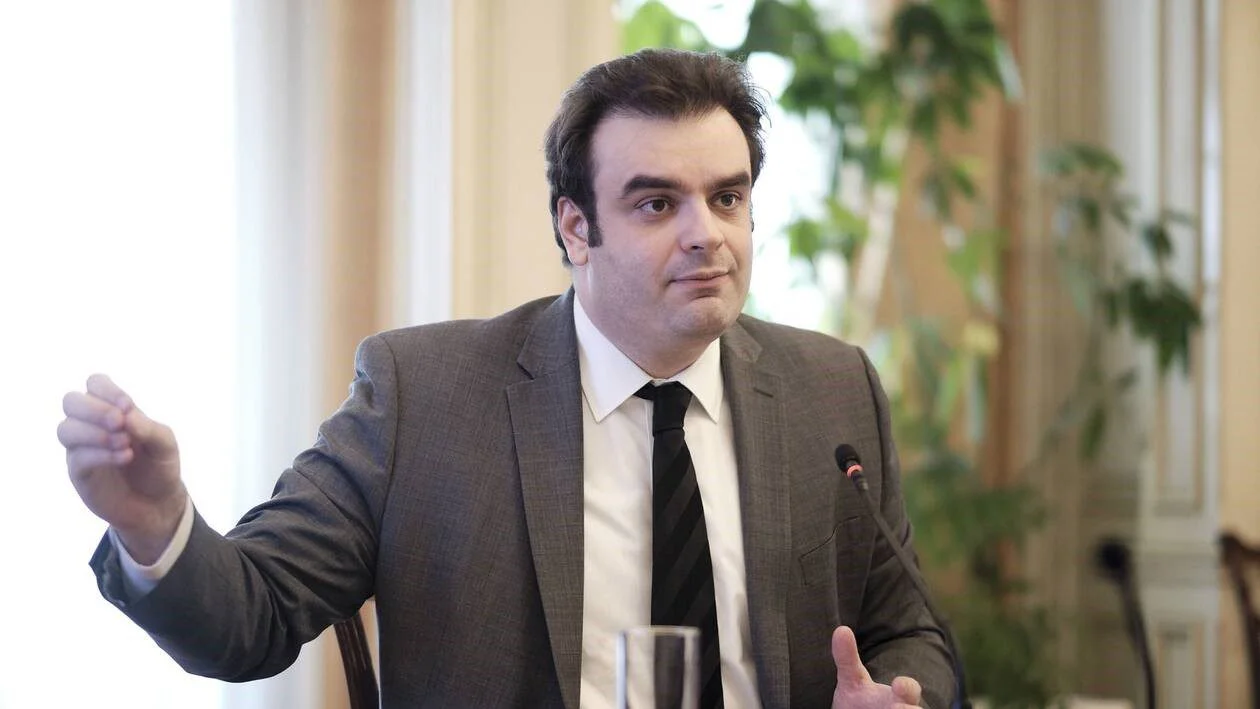 Από 27 Ιουλίου η σχετική εφαρμογή. Ο Πιερρακάκης στρώνει το έδαφος για τον ενιαίο αριθμό που θα μετατρέψει τους πολίτες σε κωδικούς που θα σκανάρονται «για την ευκολία τους».