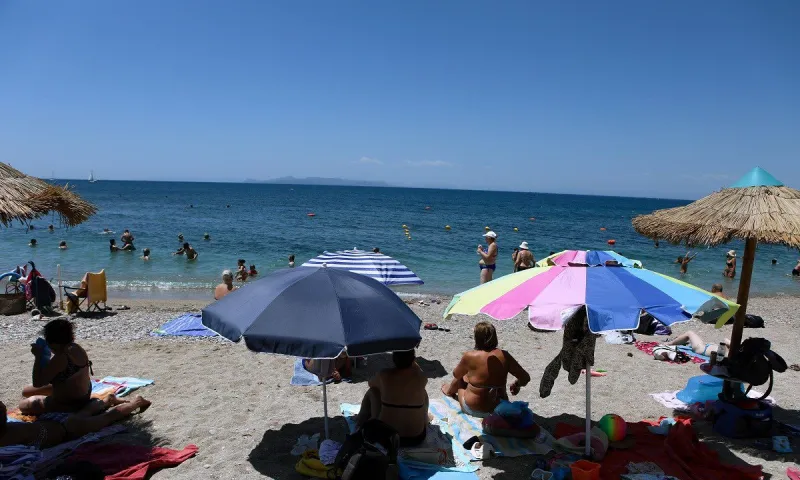 Καιρός (7/7): Το καλοκαίρι καλά κρατεί - Ηλιοφάνεια και υψηλές θερμοκρασίες την Πέμπτη