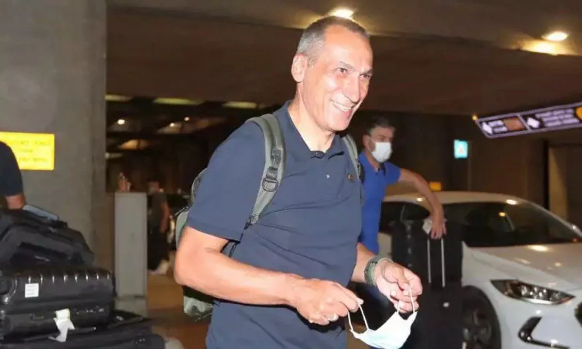 Από ένα πράγμα αγχώνεται μόνο ο προπονητής της Αλ Φατέχ, Γιώργος Δώνης και είναι το μέλλον των γιων του όπως αποκαλύπτει το Sportime.
