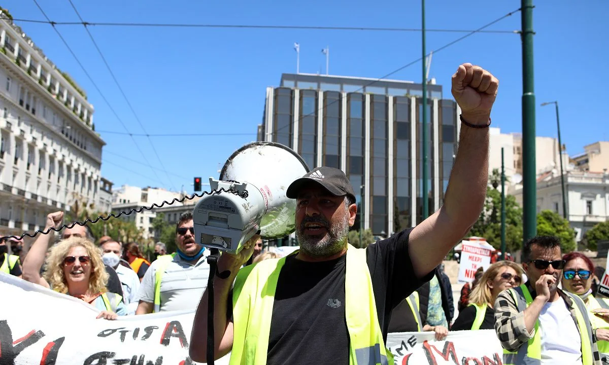Οι υγειονομικοί συνεχίζουν τις κινητοποιήσεις τους κατά της υποχρεωτικότητας με συγκέντρωση διαμαρτυρίας στο Σύνταγμα.