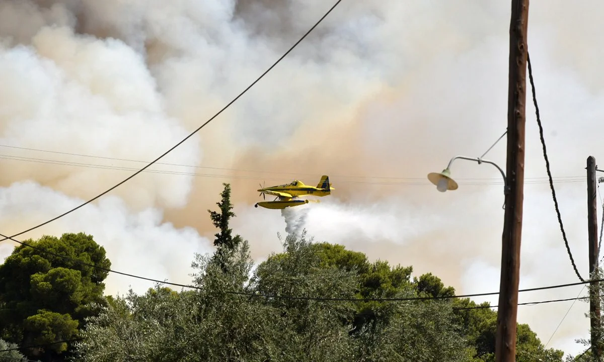 Φωτιά τώρα: Αρκετά υψηλός είναι για αύριο Τρίτη 19 Ιουλίου ο κίνδυνος πυρκαγιάς σε επτά Περιφέρειες.