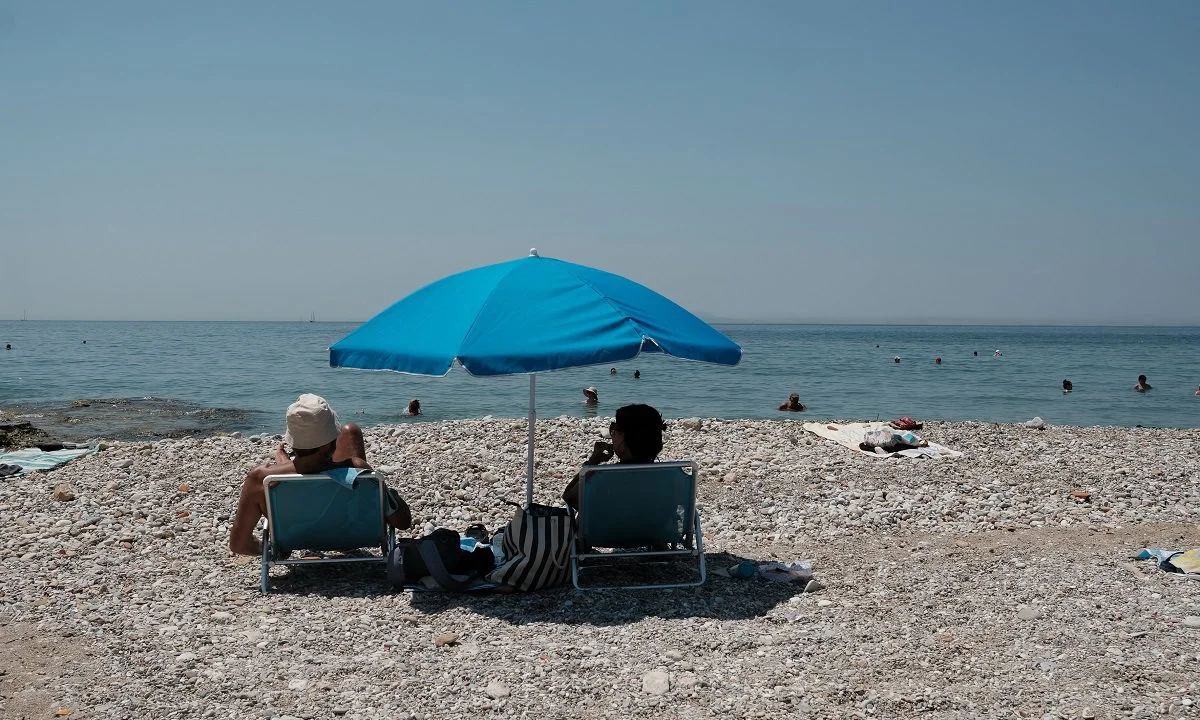 Καιρός (25/7): Σε τροχιά καύσωνα διαρκείας κινείται η χώρα μας, με τη θερμοκρασία πάντως να πέφτει από την Τρίτη.