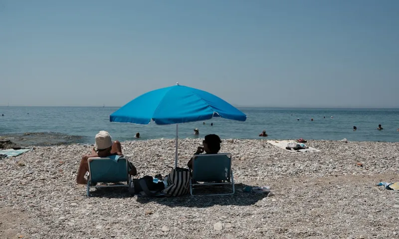 Καιρός (25/7): Κορυφώνεται το κύμα καύσωνα - Πότε πέφτει η θερμοκρασία
