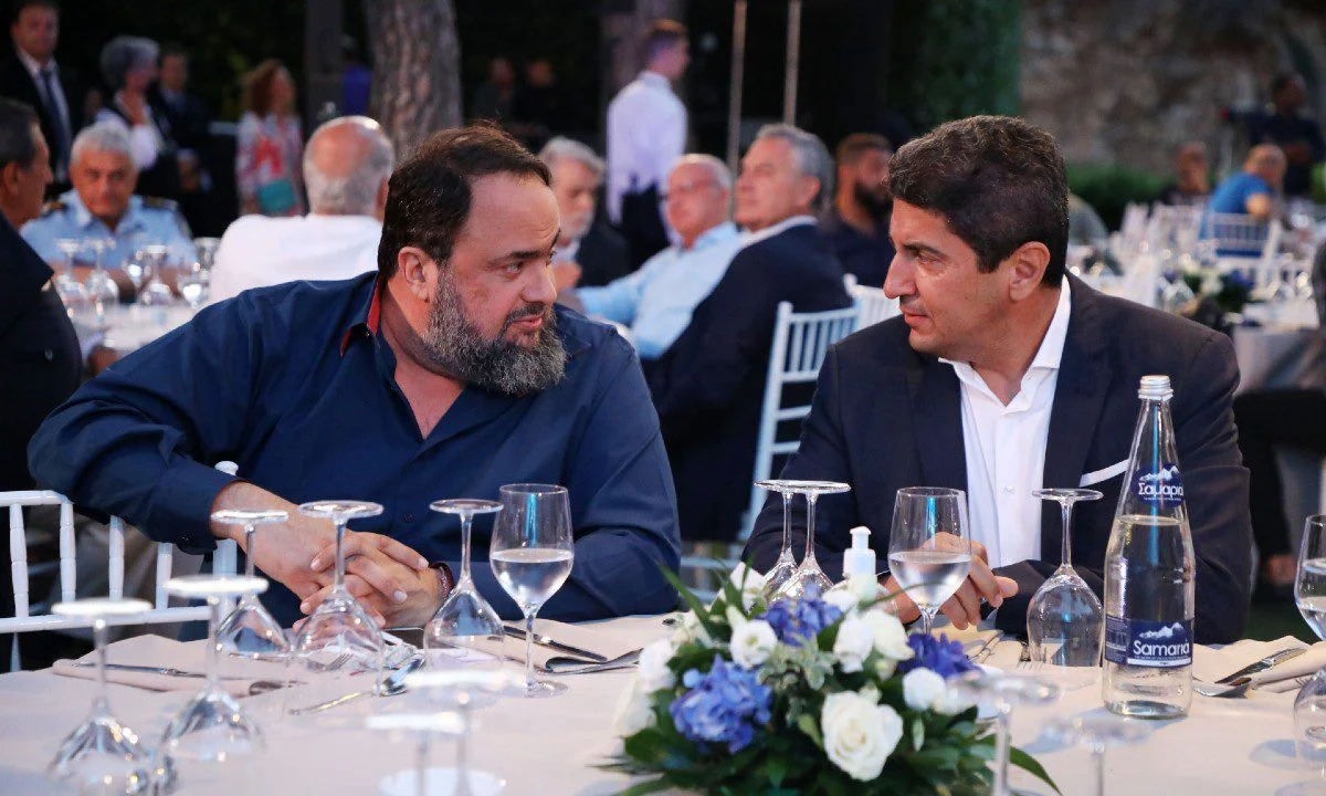 Nέος γύρος αντιπαράθεσης ανάμεσα σε ΕΠΟ και Super League, μετά την κίνηση για μείωση στο... ελάχιστο του ποσοστού που δίνουν οι ΠΑΕ από τα τηλεοπτικά συμβόλαια. Πάνω από 2 εκ. ευρώ η ζημιά στα ταμεία της Ομοσπονδίας!