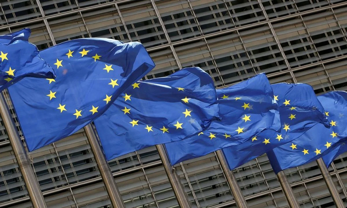 Εκπρόσωπος της Κομισιόν μιλώντας στην EURACTIV πέταξε το «γάντι» στην ελληνική κυβέρνηση και ζήτησε άμεση διερεύνηση της υπόθεσης Ανδρουλάκη.