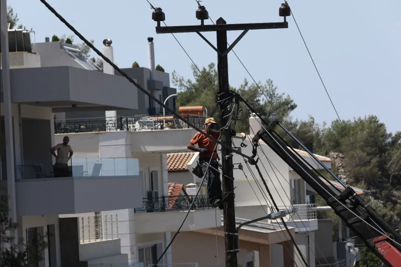 Αυξήσεις φωτιά στην ενέργεια και διακοπές ρεύματος στα σπίτια