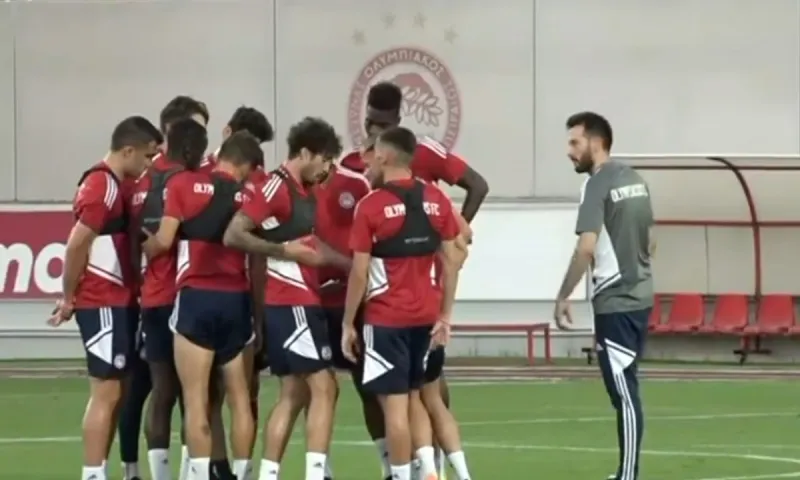 Ολυμπιακός: Ο Κάρλος Κορμπεράν τα αλλάζει όλα – Το σχήμα Μπιέλσα και ο ειδικός ρόλος του Σίμε Βρσάλικο