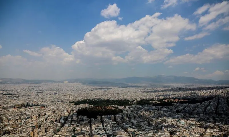 Καιρός (3/8): Επιμένουν οι πρόσκαιρες συννεφιές - Που θα δώσουν φαινόμενα