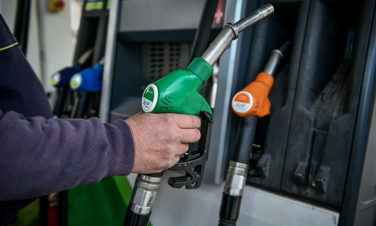 Fuel Pass 2: Κράξιμο στο Twitter για το νέο επίδομα βενζίνης - «Ούτε στη κατοχή τόσα κουπόνια!»