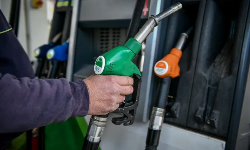 Fuel Pass 2: Κράξιμο στο Twitter για το νέο επίδομα βενζίνης - «Ούτε στην κατοχή τόσα κουπόνια!»