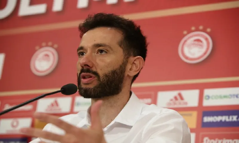 Ολυμπιακός: Αυτό θέλει να βελτιώσει ο Κορμπεράν - Έβλεπε και έτριβε τα μάτια του