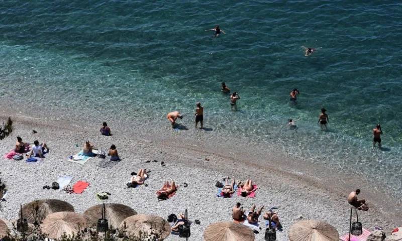 Καιρός (10/8): Ηλιοφάνεια με υψηλές θερμοκρασίας αλλά και πρόσκαιρες νεφώσεις