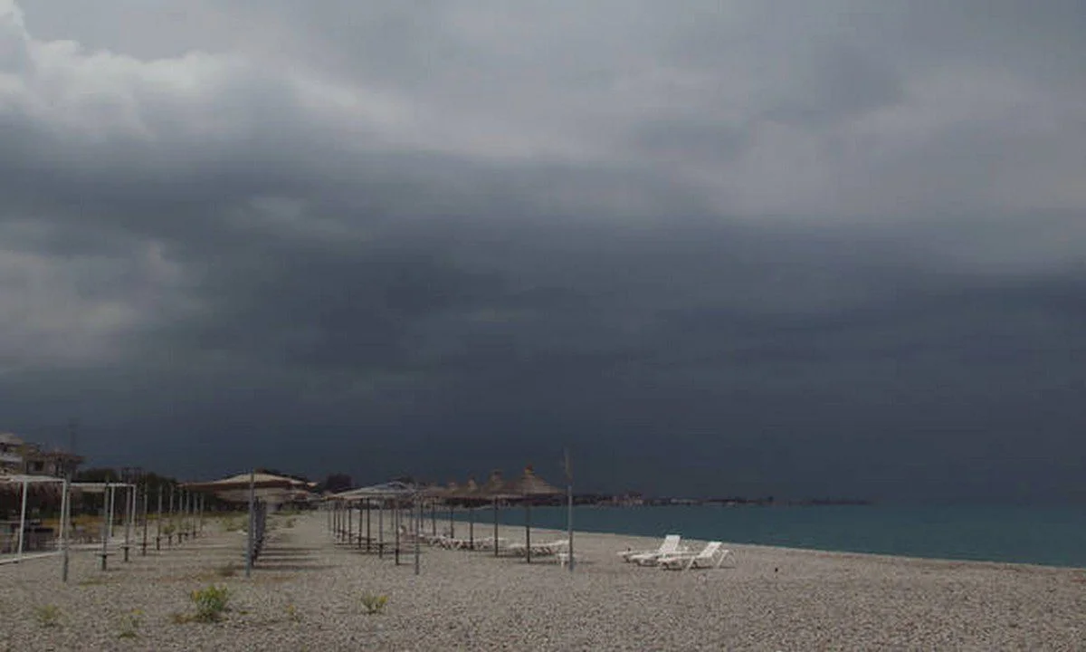 Καιρός (11/8): Πέφτει η θερμοκρασία - Που αναμένονται μπόρες