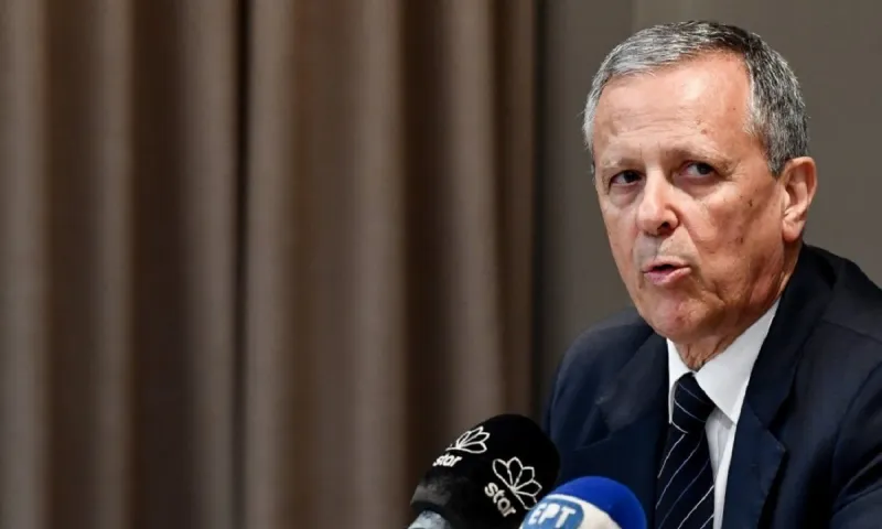 Μπαλτάκος σε διαιτητές: Αντισταθείτε γιατί «τελειώσατε» - Tα κίτρινα μπλουζάκια και η επανάληψη στα γραπτά!