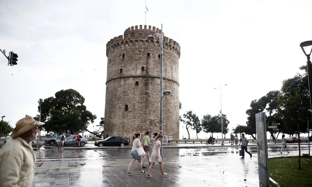 Καιρός (13/8): Συνεχίζεται η κακοκαιρία σε μεγάλο μέρος της χώρας και το Σάββατο με βροχές και καταιγίδες σύμφωνα με την ΕΜΥ.