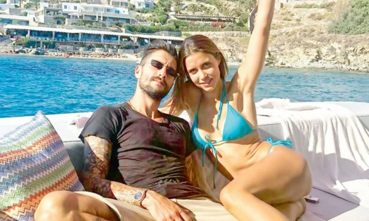 Ο Παναγιώτης Κονέ και η σύζυγός του Εύη Λέκκα, περίπου έναν χρόνο μετά τη γέννηση της κόρης τους, περιμένουν και το δεύτερο παιδί τους.