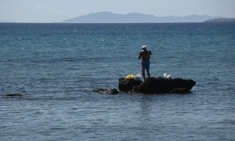 Καιρός 16/8: Καιρός για μπάνιο την Τρίτη με λιακάδα και ασθενείς ανέμους