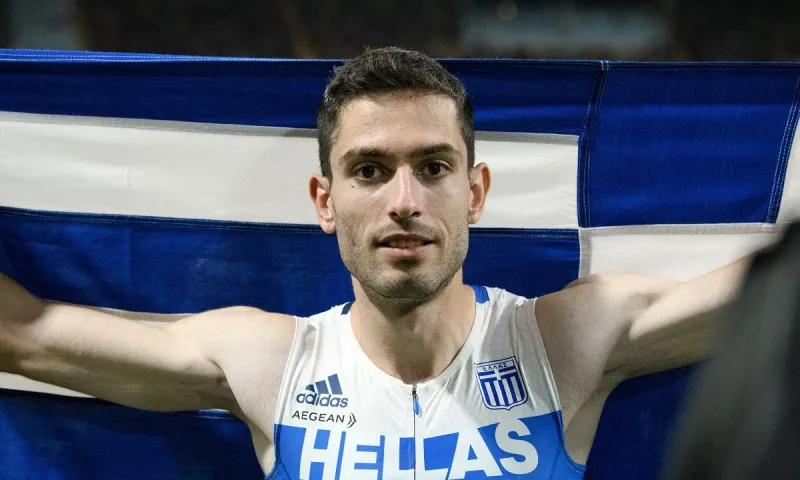 Ευρωπαϊκό Πρωτάθλημα 2022: Η απίστευτη στιγμή που ο Μίλτος Τεντόγλου φωνάζει με το υπόλοιπο στάδιο την ώρα των δηλώσεων!