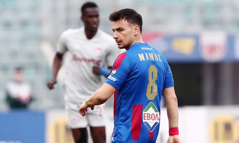 Super League 2 - transfer rumours: Ψάχτηκαν για μπαμ Απόλλων Σμύρνης, Αναγέννηση Καρδίτσας και Ηρακλής, παίκτη από Ολυμπιακό έκλεισε ο Θεσπρωτός