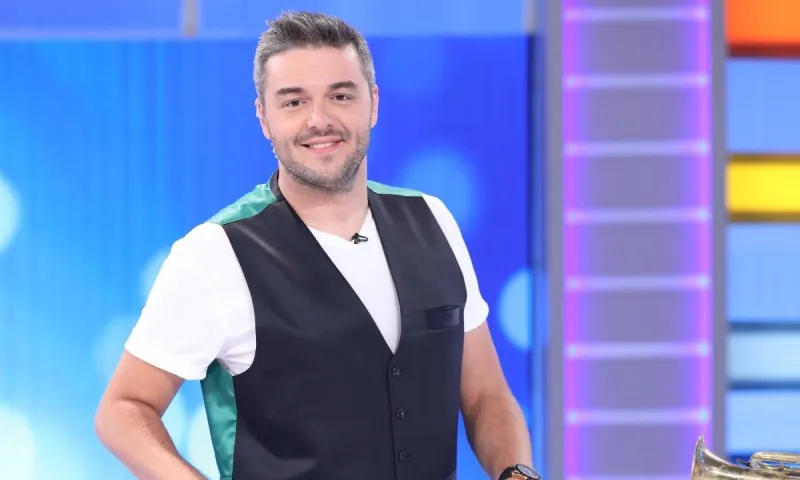 Πέτρος Πολυχρονίδης: Από την Αγγλία στη Σκωτία με τη νέα του σύντροφο και τα παιδιά του