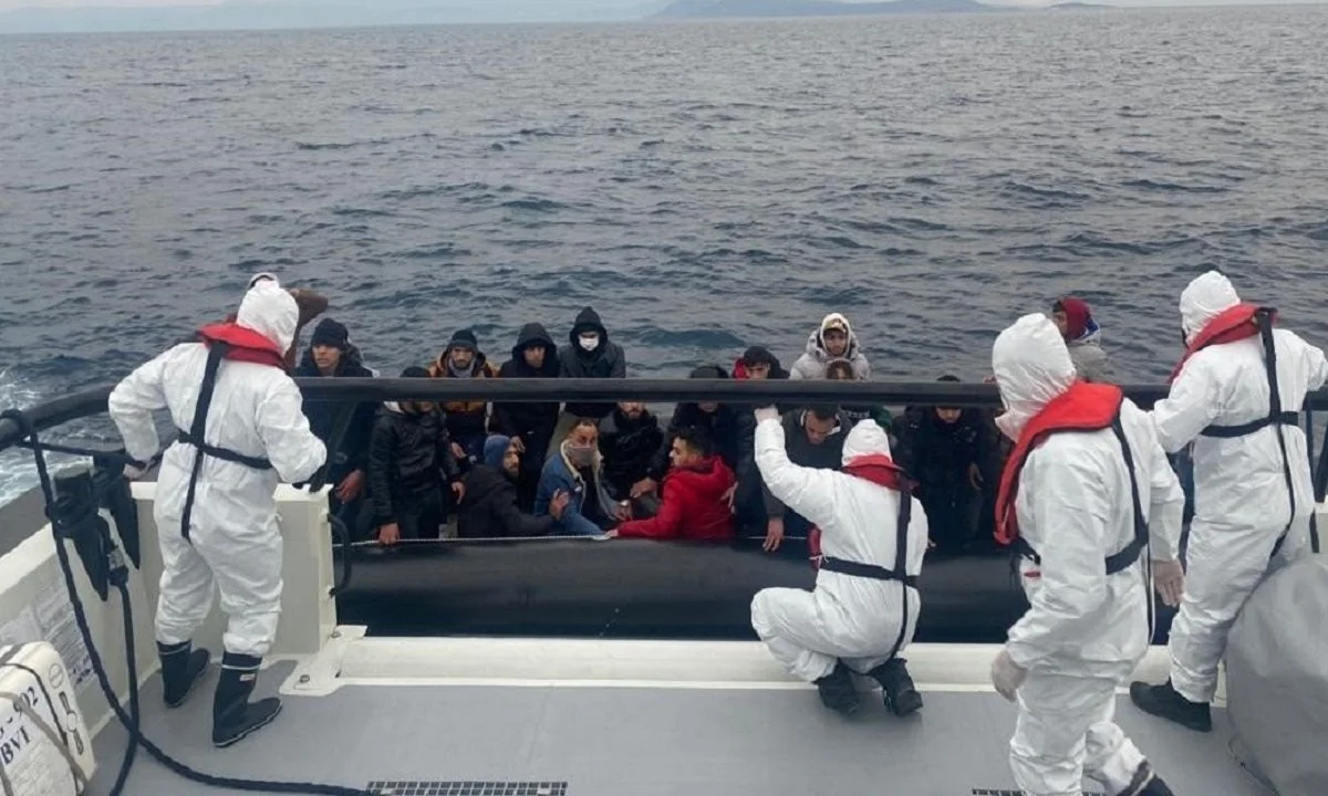 Επτά «γκρίζες» ΜΚΟ καλούν την Ε.Ε. να αποχωρήσει από τη φύλαξη θαλάσσιων συνόρων, διακόπτοντας τη χρηματοδότηση του ελληνικού Λιμενικού.