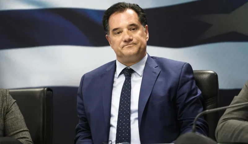 Σε παράλληλο σύμπαν ο Άδωνις Γεωργιάδης: «Η καλύτερη Ελλάδα όλων των εποχών – Η οικονομία τα πάει εξαιρετικά»!