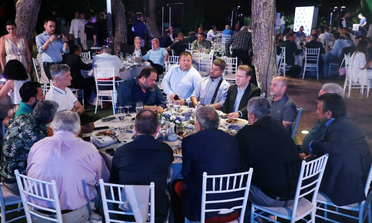 Κοράκι – Διαιτησία: Πολιτεία και Super League, έχοντας ενημερώσει FIFA και UEFA, τρέχουν το poject της επαγγελματικής διαιτησίας.