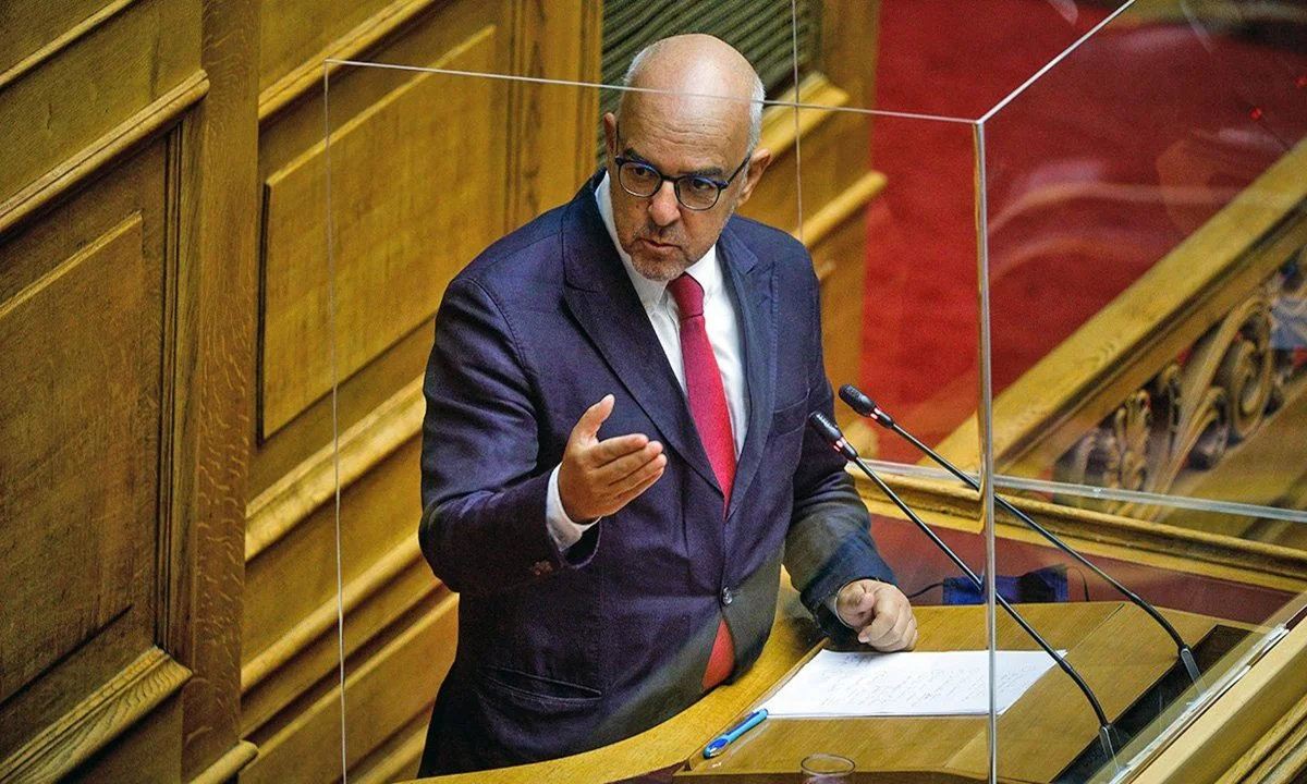 Ο βουλευτής ΝΔ Μπάμπης Παπαδημητρίου δεν βλέπει... σημαντικότητα στο να παρακολουθούνται ακόμα και πολιτικοί αρχηγοί.
