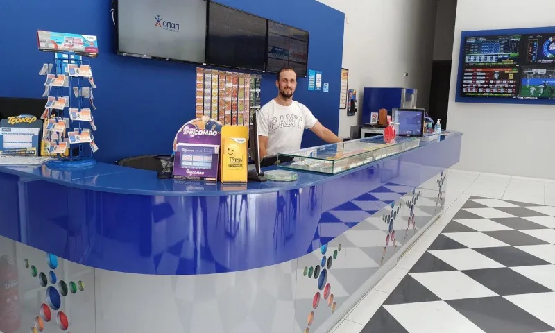 ΤΖΟΚΕΡ: Στη Λάρισα ο μεγάλος νικητής των 11.978.573 ευρώ – Τι λέει ο ιδιοκτήτης του τυχερού καταστήματος ΟΠΑΠ