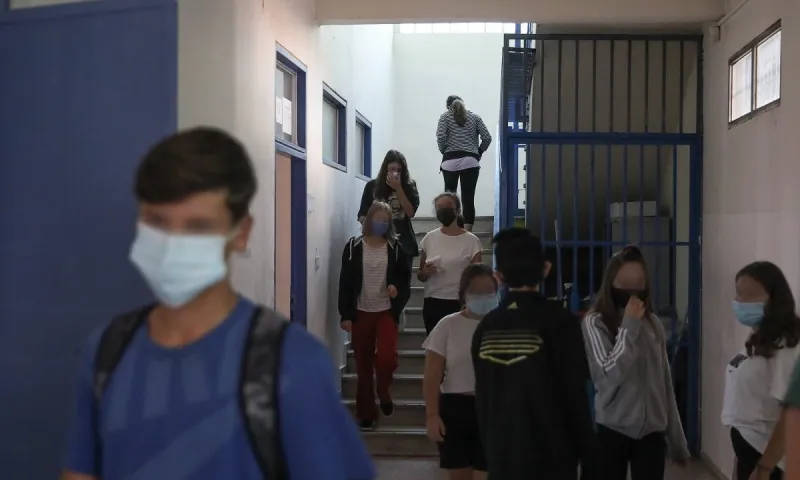 Σχολεία: Έτσι θα ανοίξουν - Τι θα γίνει με μάσκες και εμβόλια