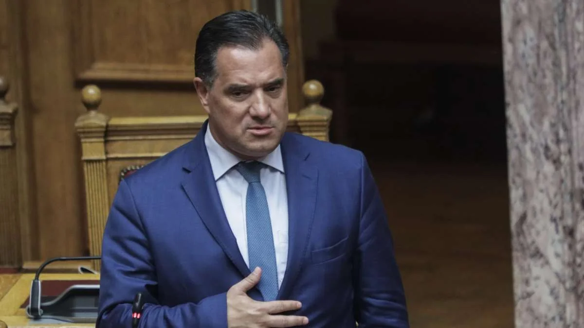 Αντί για μείωση της φορολογίας και σύγκρουση με τα καρτέλ, ο Άδωνις Γεωργιάδης προτρέπει τον λαό να μην καταναλώνει ρεύμα.