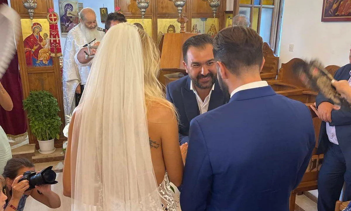 Ηλίας Βρεττός: Ο πανέμορφος γάμος στην Κύμη - Αποκλειστικό φωτορεπορτάζ
