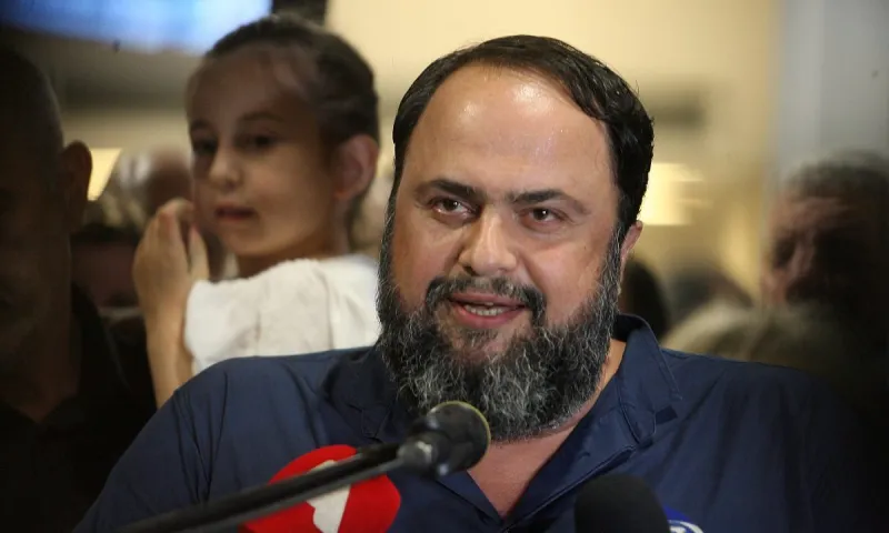 Ολυμπιακός: Ο Βαγγέλης Μαρινάκης έγινε Κόκκαλης και Κοσκωτάς!