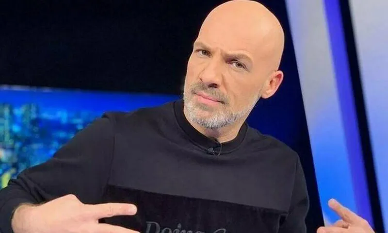 Νίκος Μουτσινάς: Έκανε μπότοξ και έμεινε με το φρύδι κάγκελο - Η αποκάλυψη της Καινούργιου