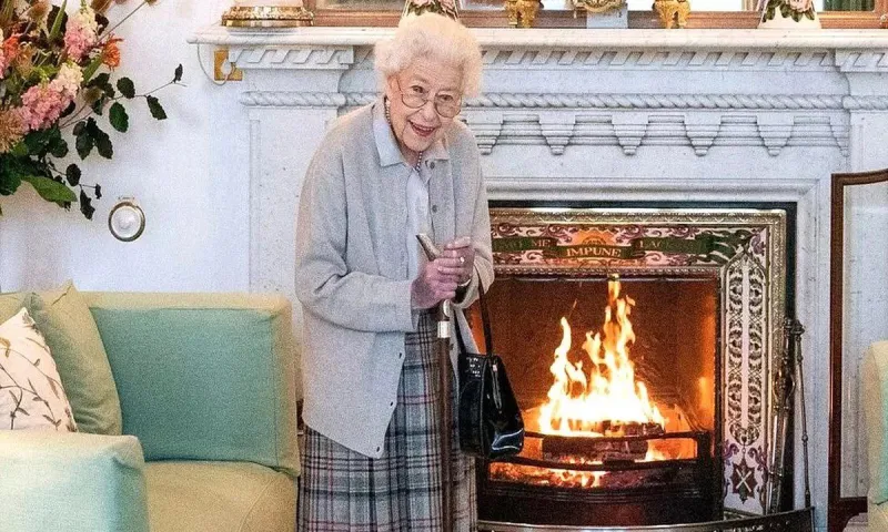 Βασίλισσα Ελισάβετ: Ανέβαλε συνεδρίαση - Τι της είπαν οι γιατροί