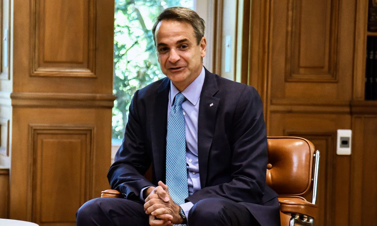 Εντύπωση προκάλεσε το ότι για αρκετή ώρα μετά την αναγγελία θανάτου της Βασίλισσας Ελισάβετ, ο Μητσοτάκης δεν είχε δώσει «σημεία ζωής».