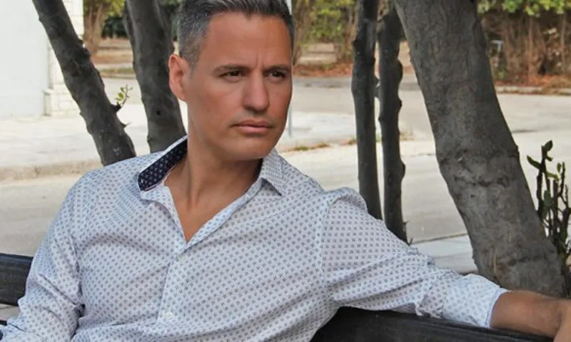 Βασίλισσα Ελισάβετ - Πετράκος: «Πόλεμος» στο Twitter για την αιχμηρή ανάρτησή του για τον θάνατό της