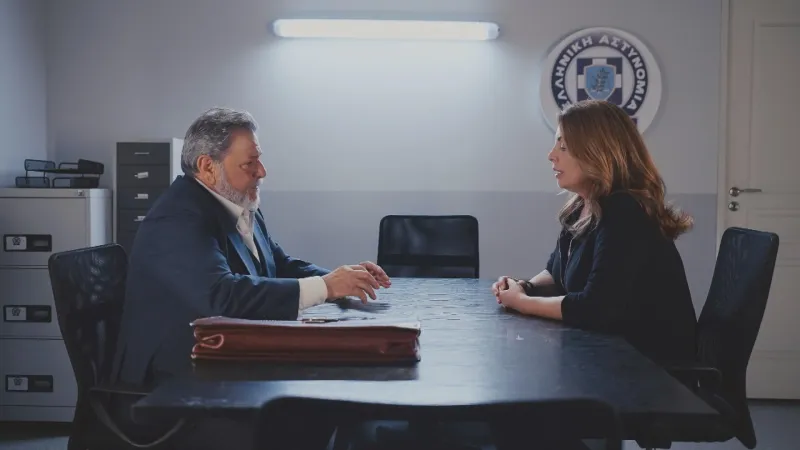 Η γη της ελιάς επόμενα επεισόδια: Χαροπαλεύει η Αθηνά - Άγρια επίθεση με μαχαίρι στη φυλακή