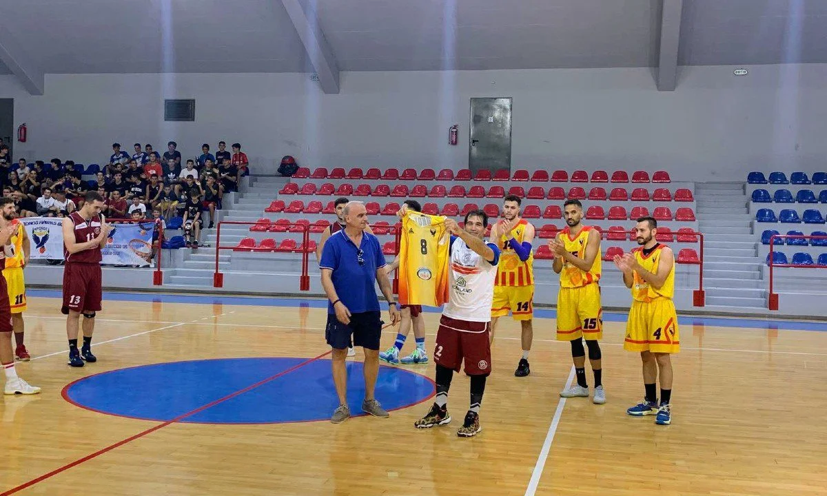 Ο Παντελής Περιβολάρης συνεχίζει να τιμά τον Ερασιτεχνικό Αθλητισμό και να τιμάται από τις ομάδες για την προσφορά του.