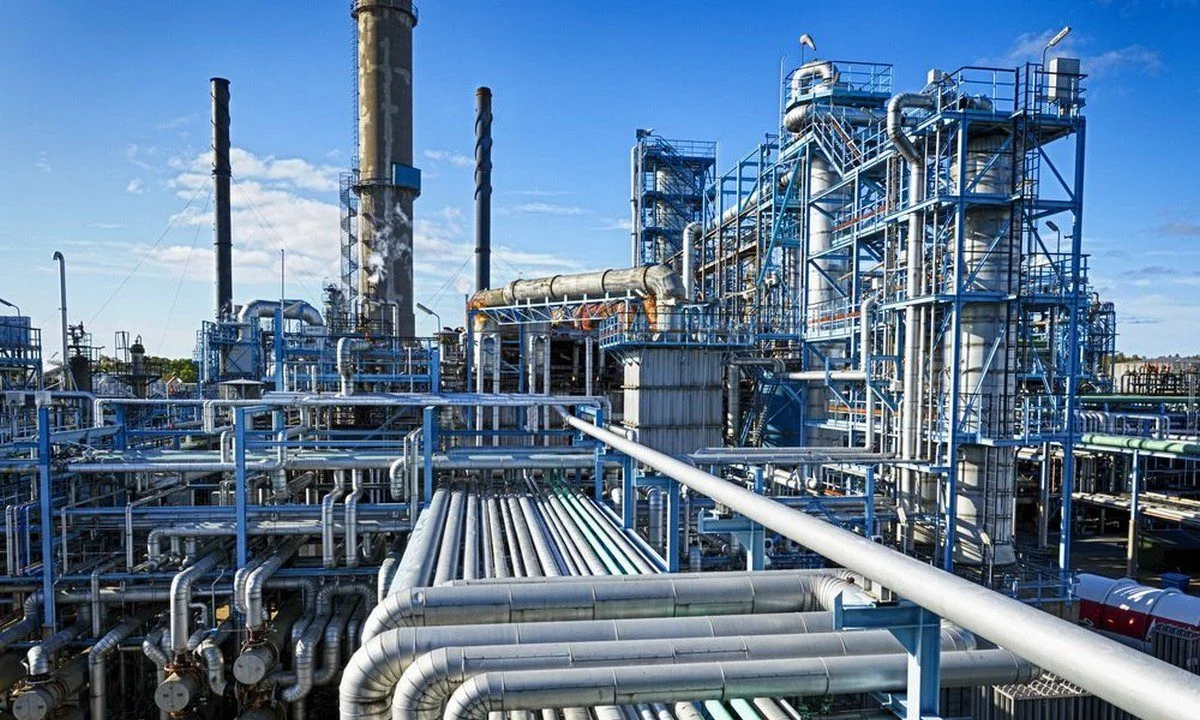 Πετρέλαιο: Φόρο 33% επιβάλει η Ε.Ε. στα διυλιστήρια ώστε να πέσει η τιμή του