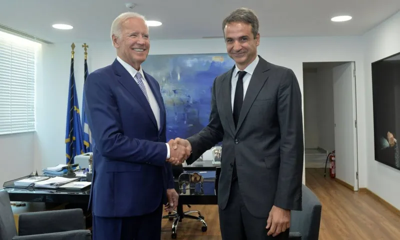 Ο Μπάιντεν κήρυξε το τέλος της πανδημίας – Στην Ελλάδα ακόμα υποχρεωτικά τεστ και ρητορική «διπλοπανδημίας»!