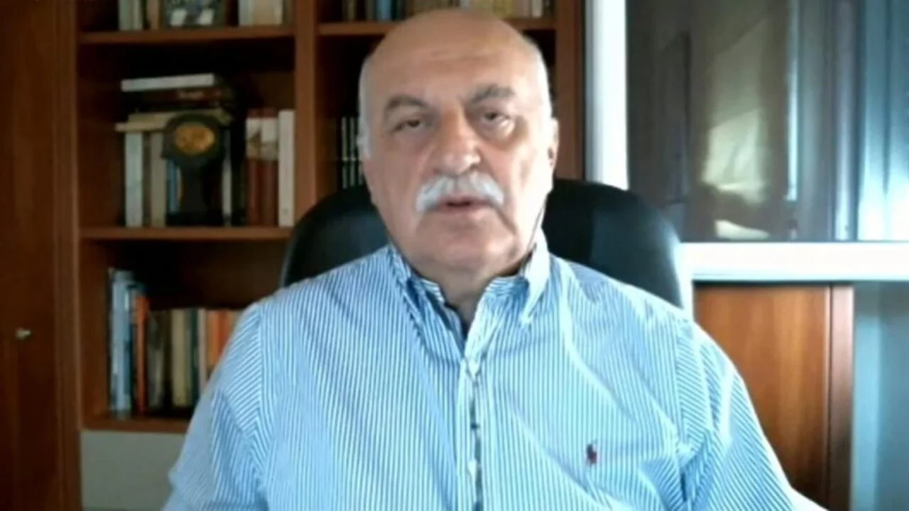 Ο Νίκος Τζανάκης παρουσίασε τα παιδιά ως κινούμενες υγειονομικές «βόμβες» που πρέπει να φορούν μάσκα και να αποφεύγουν τους ευάλωτους.