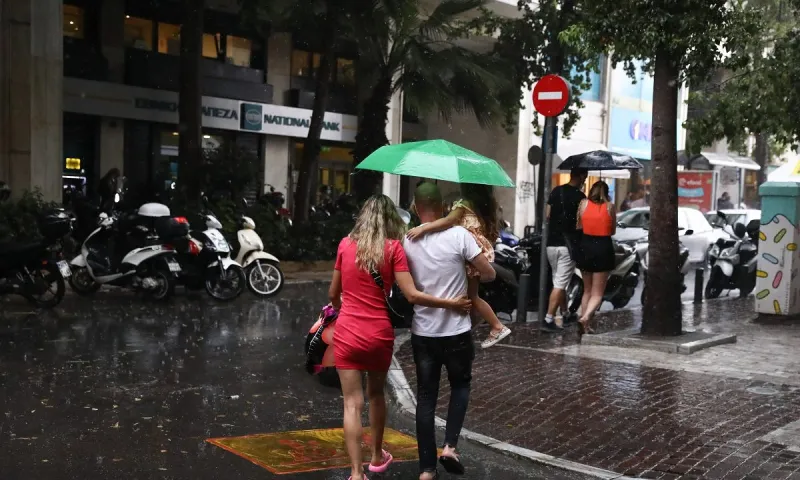 Καιρός (28/9): Πού θα έχει βροχές και καταιγίδες την Τετάρτη - Ανεβαίνει η θερμοκρασία
