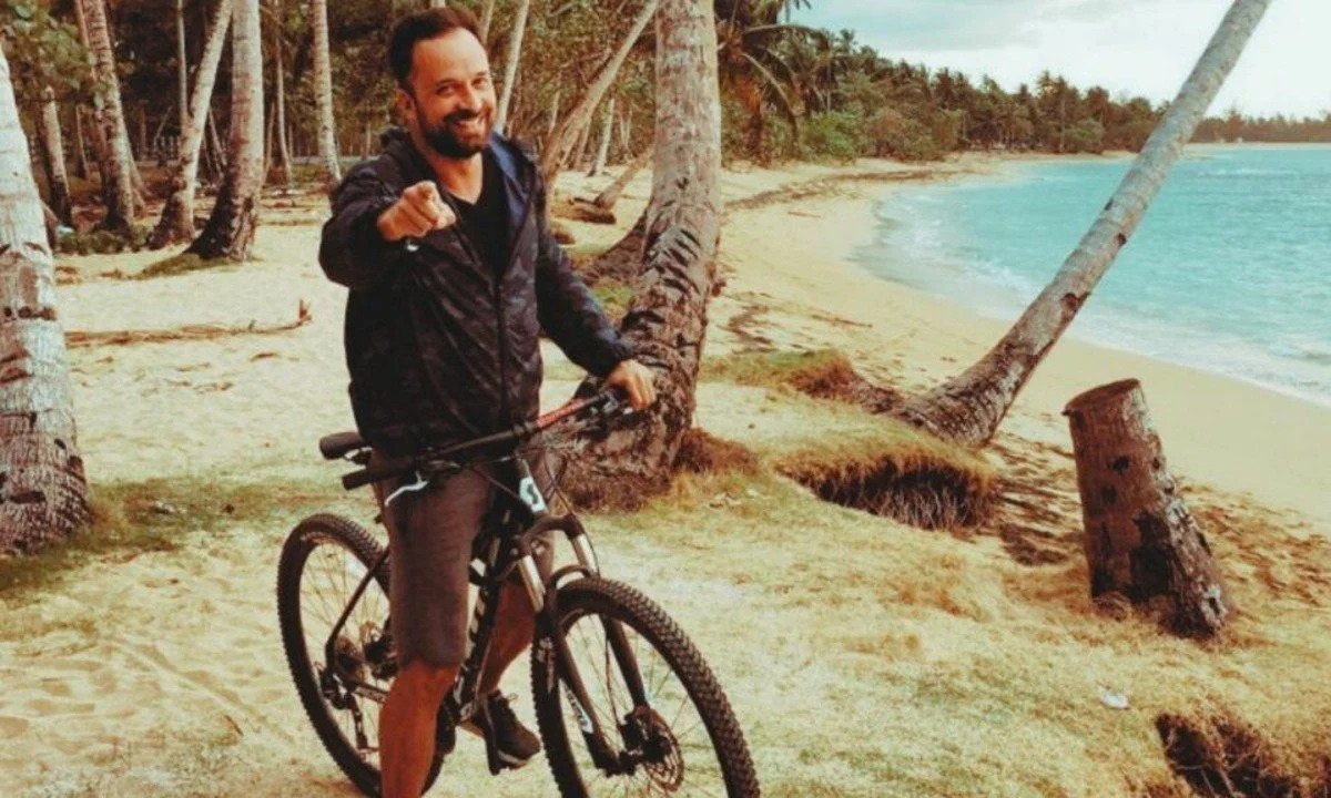 Η σατυρική εκπομπή «Λάβα» του Open TV, έβαλε στο «στόχαστρο» το Survivor σε ένα αφιέρωμα έπος για τα ριάλιτι επιβίωσης!